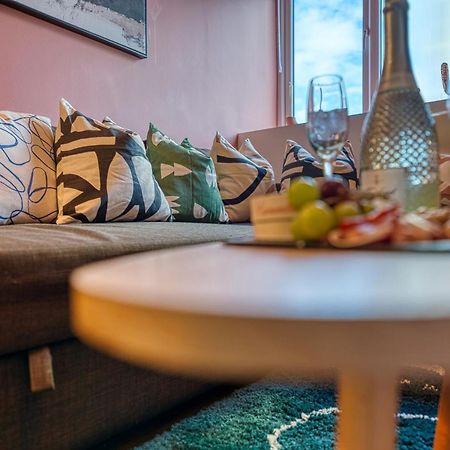 2-Bedroom Stunning, Stylish & Central City Apartment, Spacious, Sleeps 6, With On-Site Parking - Near Gunwharf Quays & Beach - By Blue Puffin Stays Portsmouth Exterior foto