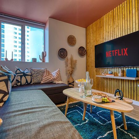 2-Bedroom Stunning, Stylish & Central City Apartment, Spacious, Sleeps 6, With On-Site Parking - Near Gunwharf Quays & Beach - By Blue Puffin Stays Portsmouth Exterior foto