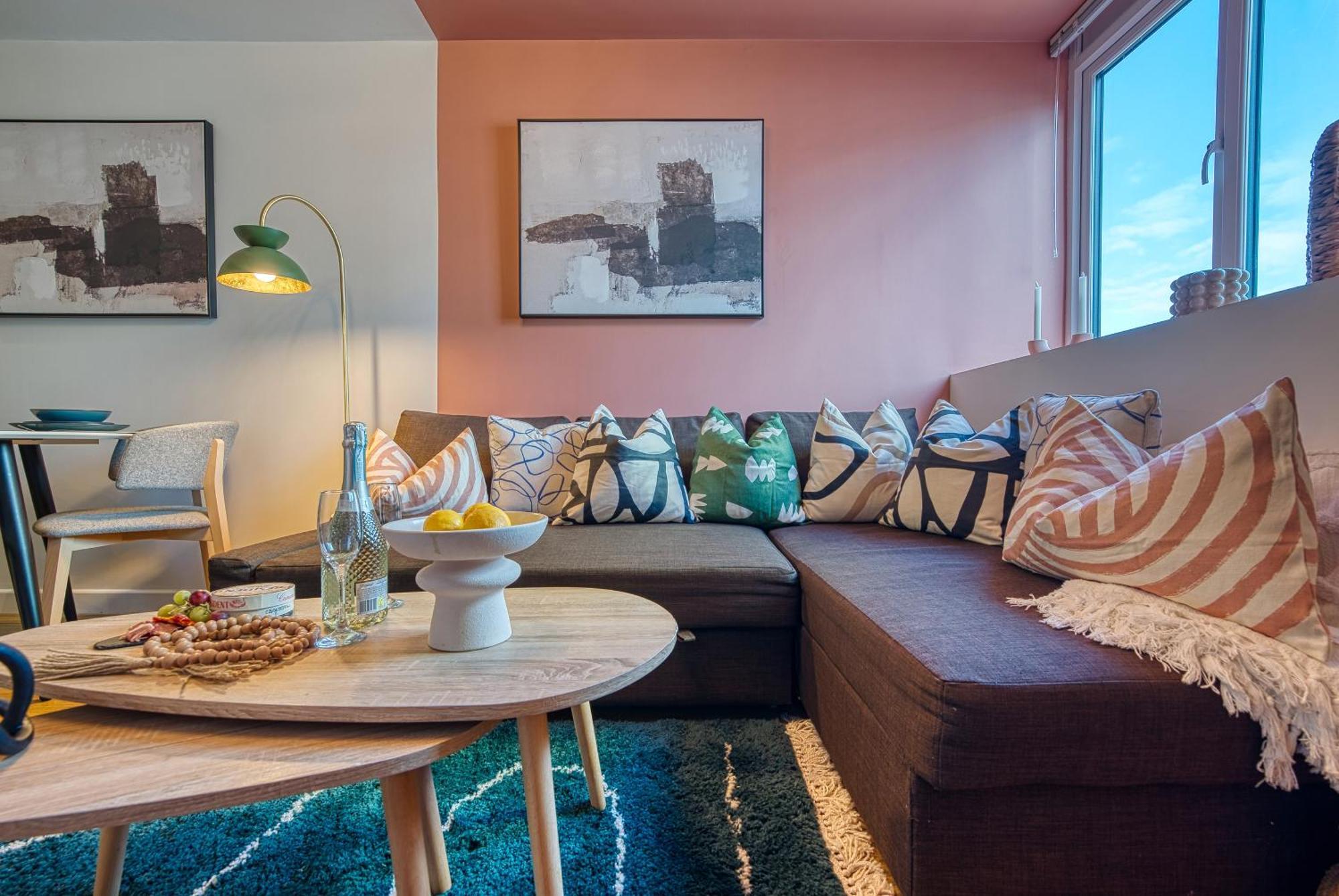 2-Bedroom Stunning, Stylish & Central City Apartment, Spacious, Sleeps 6, With On-Site Parking - Near Gunwharf Quays & Beach - By Blue Puffin Stays Portsmouth Exterior foto