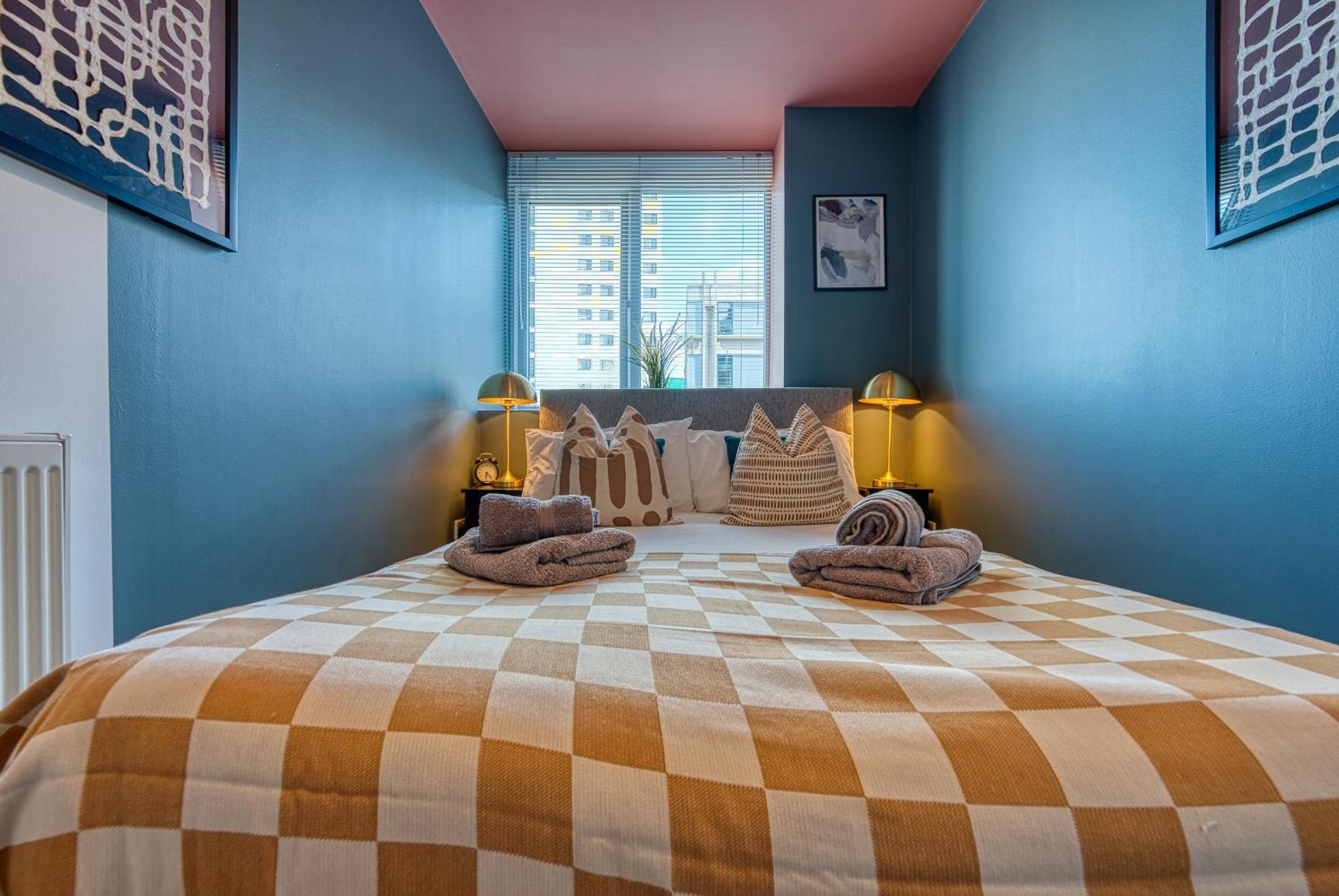 2-Bedroom Stunning, Stylish & Central City Apartment, Spacious, Sleeps 6, With On-Site Parking - Near Gunwharf Quays & Beach - By Blue Puffin Stays Portsmouth Exterior foto