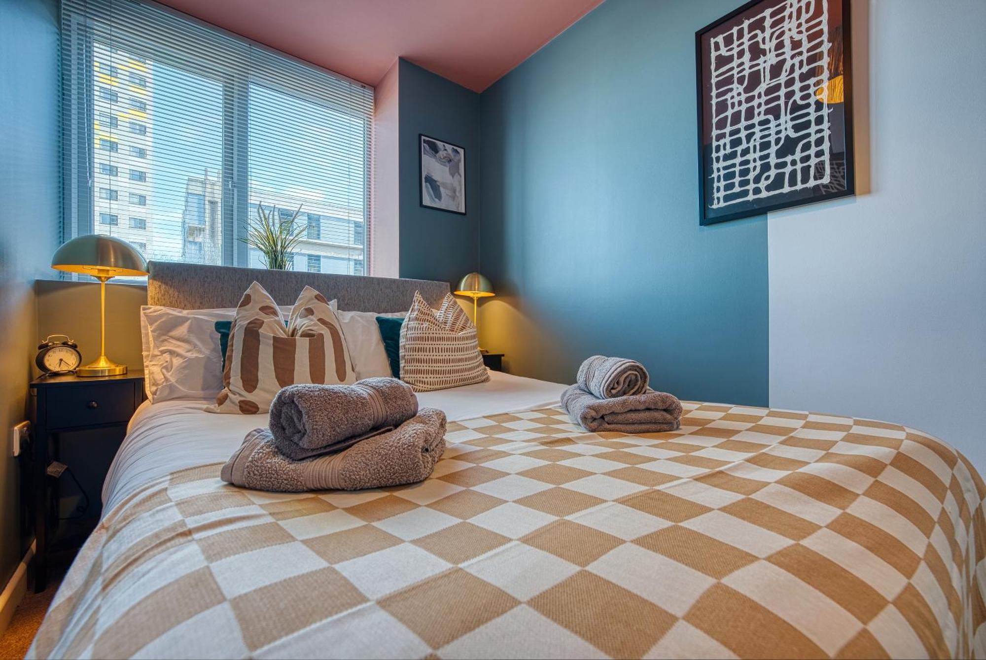2-Bedroom Stunning, Stylish & Central City Apartment, Spacious, Sleeps 6, With On-Site Parking - Near Gunwharf Quays & Beach - By Blue Puffin Stays Portsmouth Exterior foto