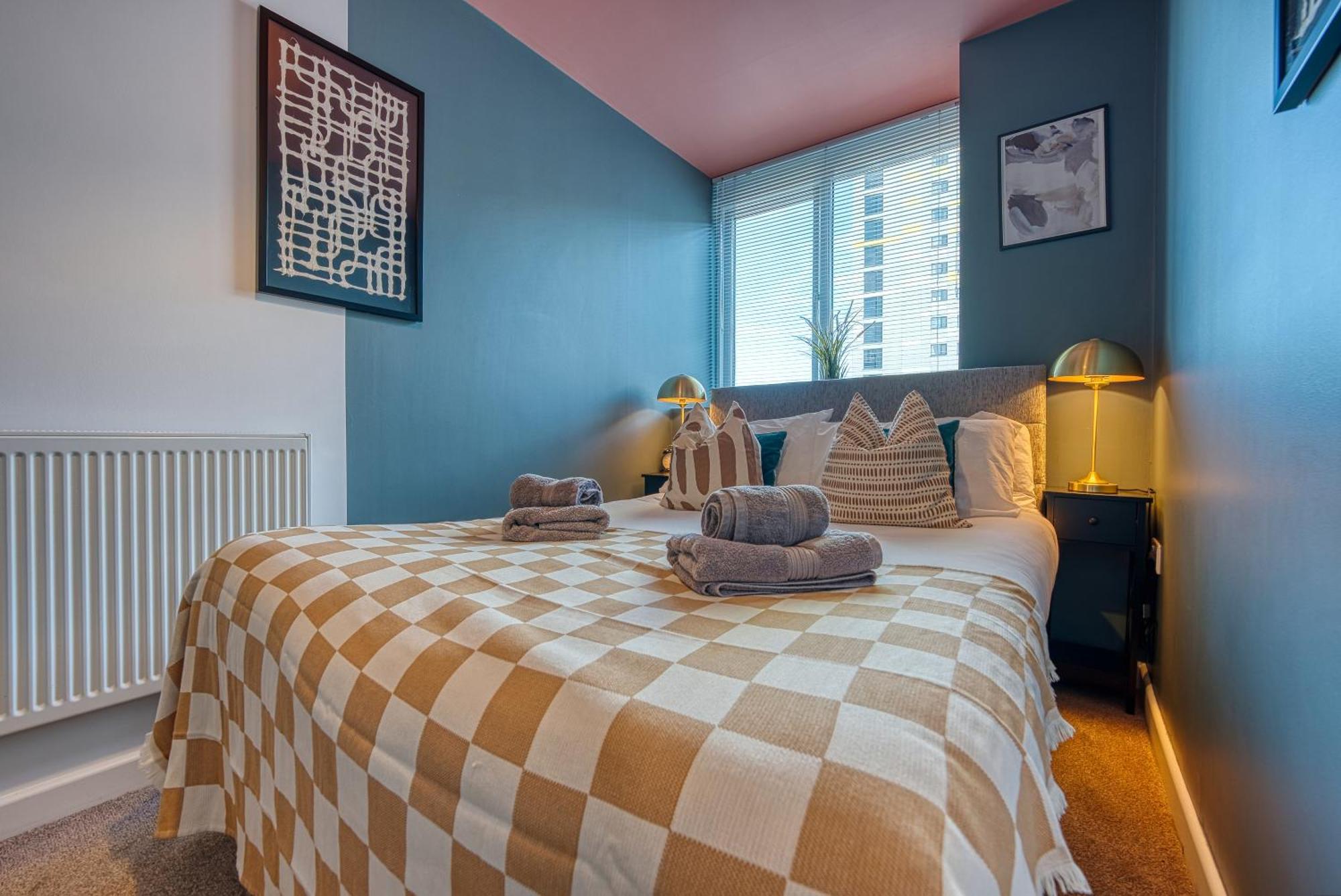 2-Bedroom Stunning, Stylish & Central City Apartment, Spacious, Sleeps 6, With On-Site Parking - Near Gunwharf Quays & Beach - By Blue Puffin Stays Portsmouth Exterior foto