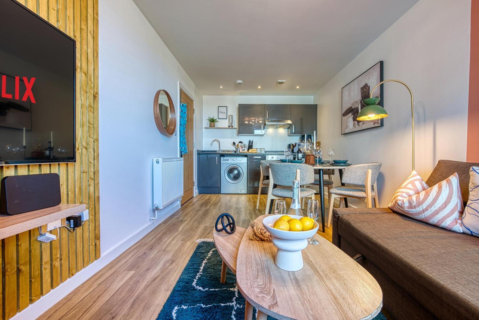 2-Bedroom Stunning, Stylish & Central City Apartment, Spacious, Sleeps 6, With On-Site Parking - Near Gunwharf Quays & Beach - By Blue Puffin Stays Portsmouth Exterior foto